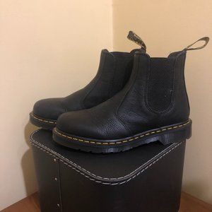 Doc Dr. Martens Black Chelsea Boots - US M Size 8/W Size 9